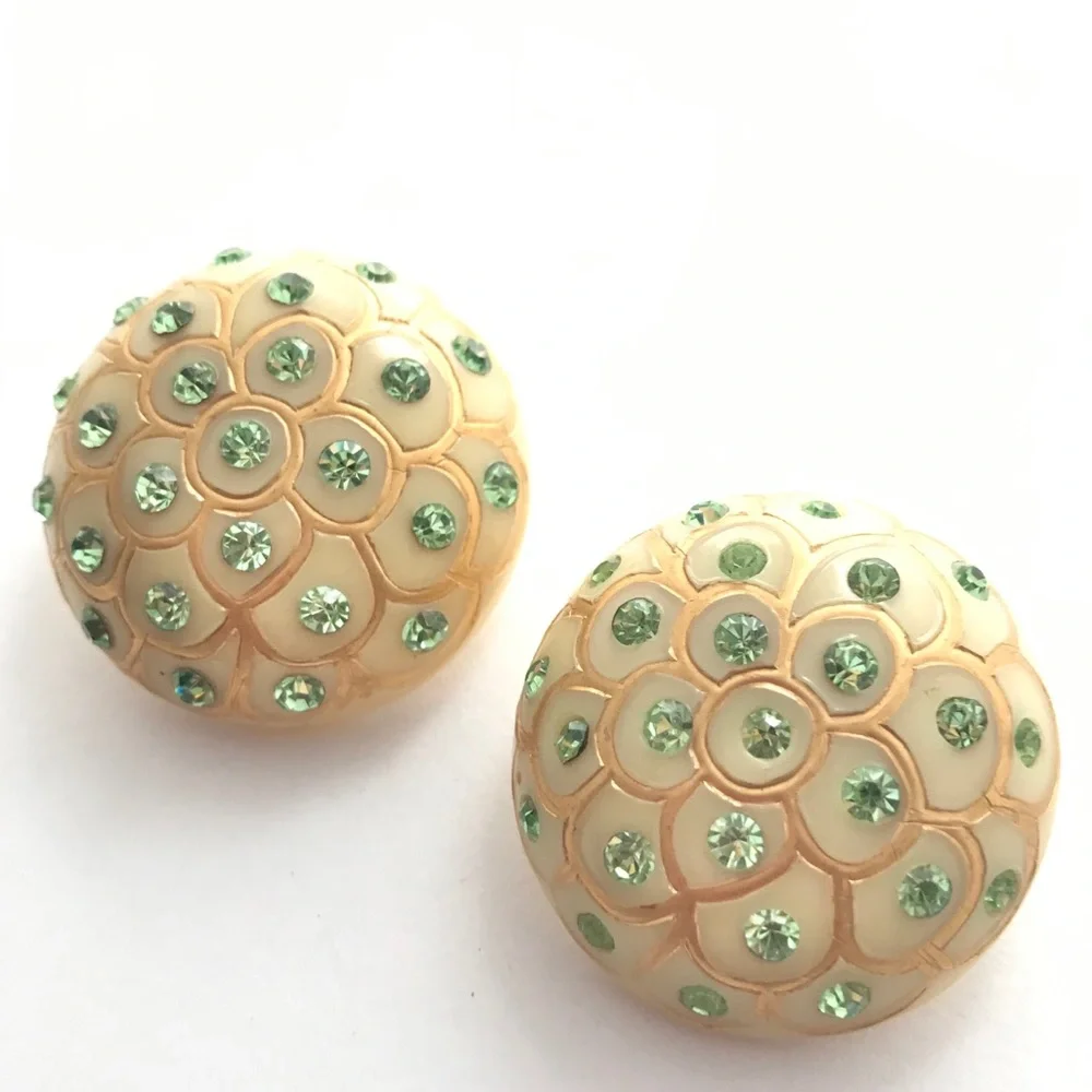 Vintage standout beauties